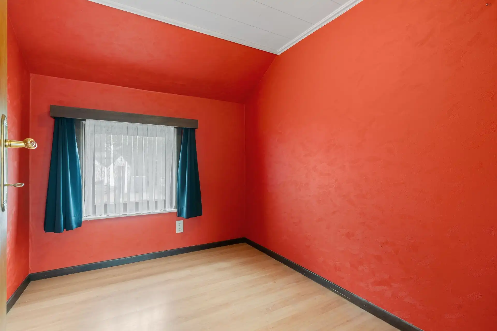 2 Vergunde magazijnen, showroom en woning op een ruim perceel foto 19