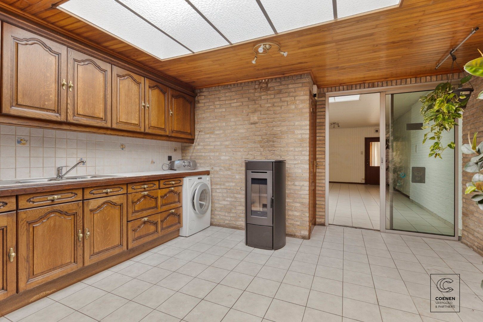 Te renoveren woning van 162 m² met 4 slaapkamers te Ekeren! foto 7