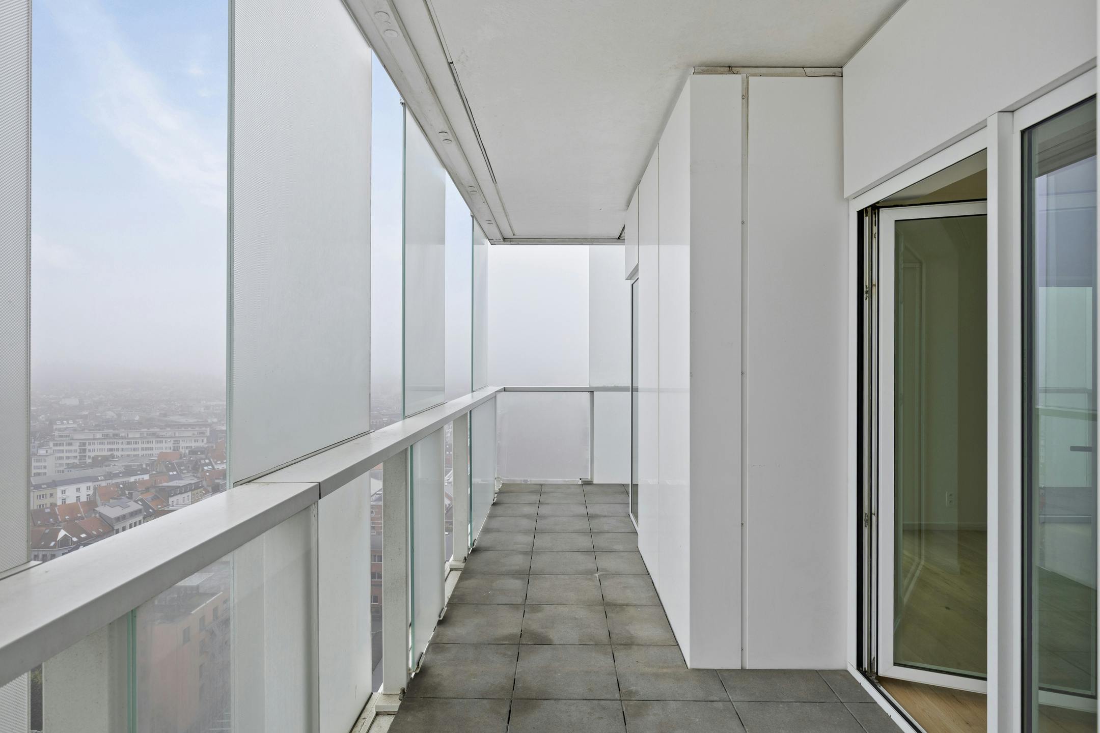 Instapklaar 2 slaapkamer appartement te koop in Antwerpen foto 5