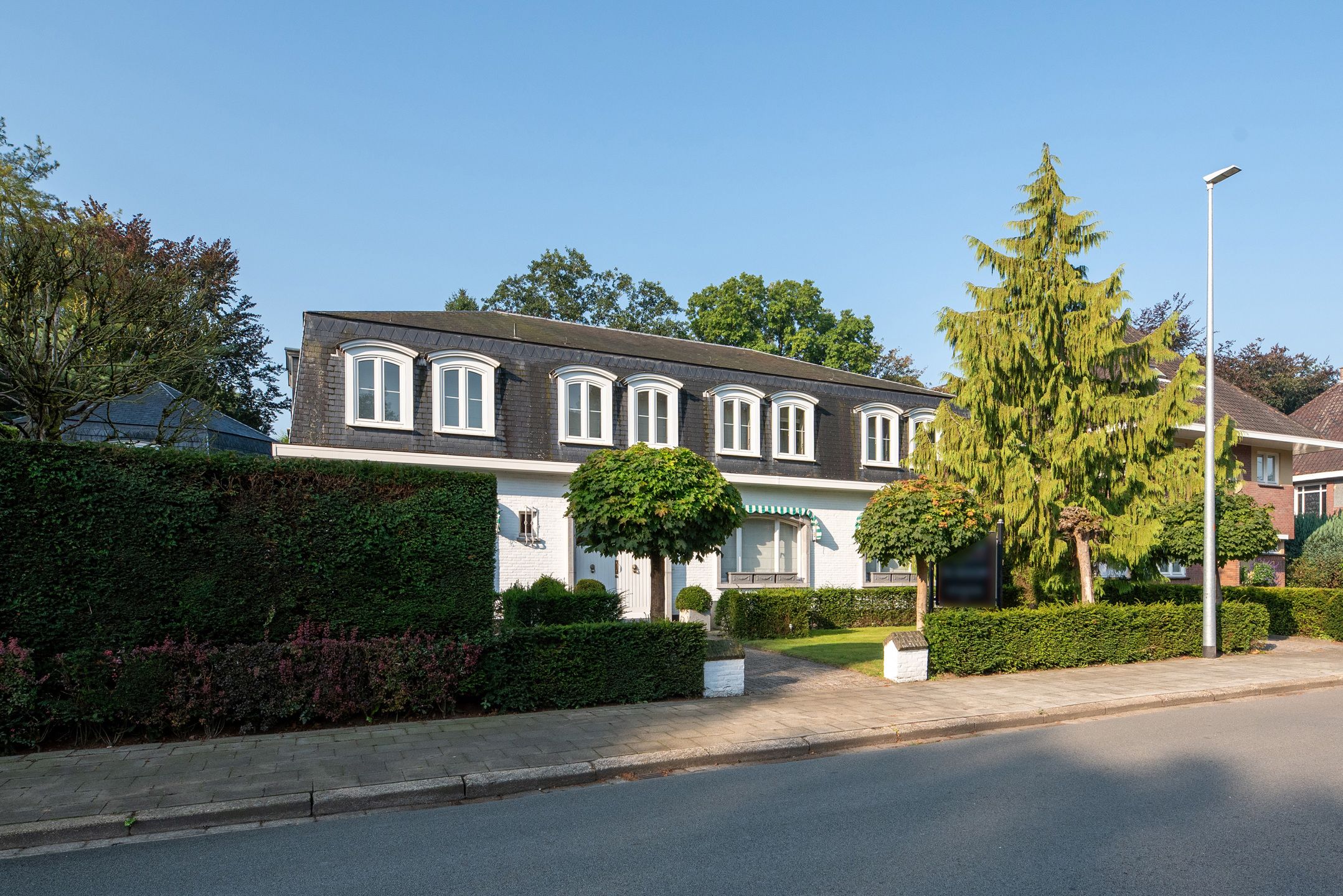 Hoofdfoto van de publicatie:  Goed onderhouden in het centrum gelegen karaktervilla op een perceel van ca. 1.938 m²!