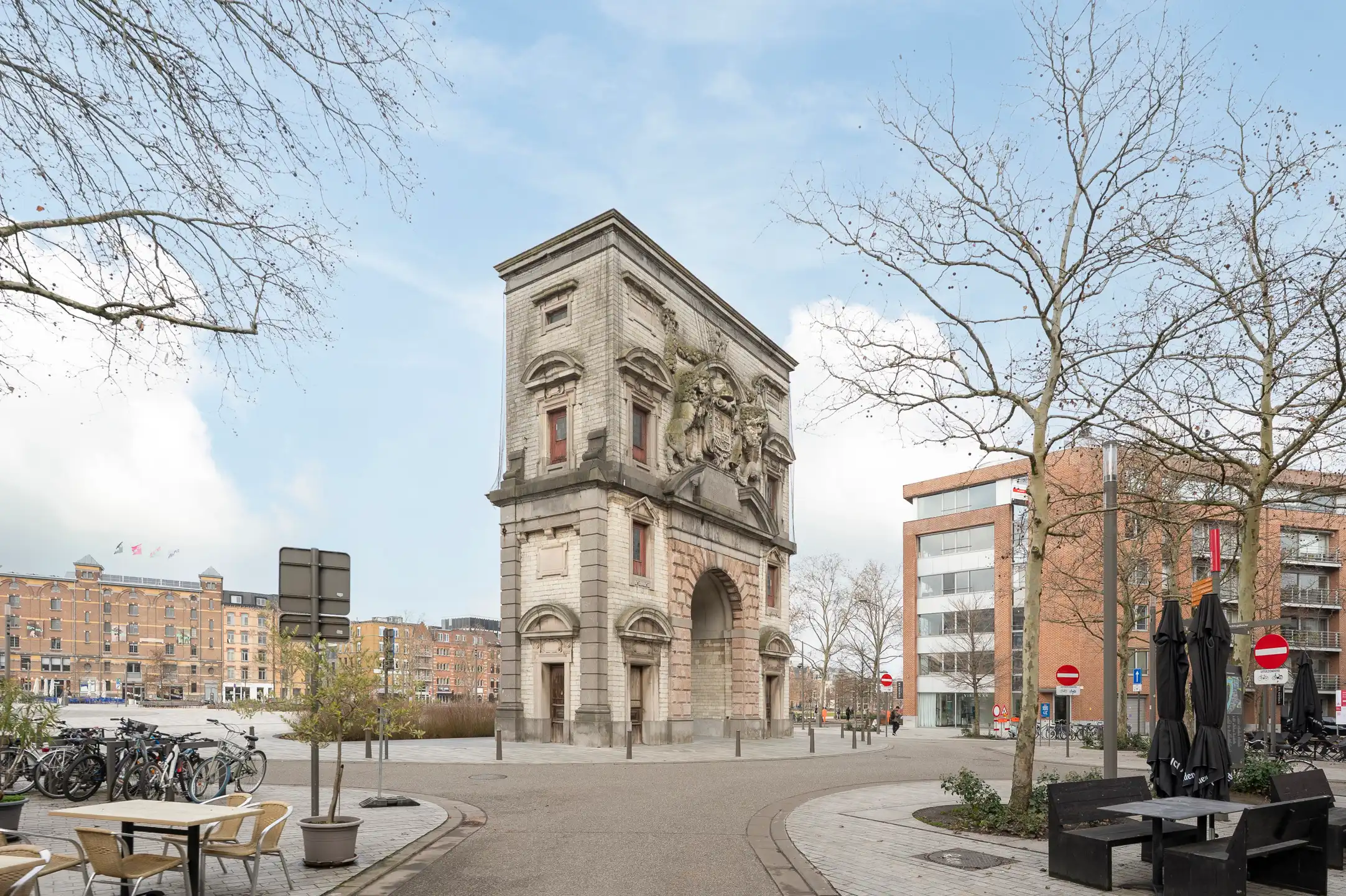 Ruime te renoveren woning met 4 verdiepen & garage foto 8