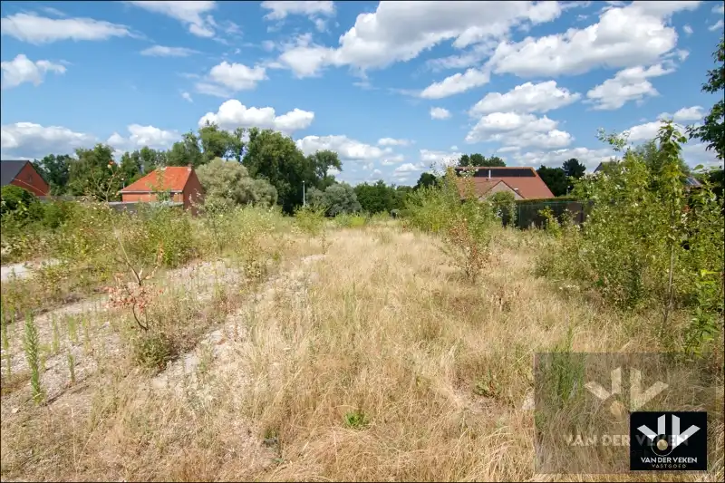 Interessante projectgrond met Zuidwest gerichte oriëntatie van 28 aren 16 centiaren op centrale locatie in Diepenbeek met mogelijkheid tot verkaveling naar drie halfopen bebouwingen of de bestaande oude verkaveling te gebruiken van 1 HOB en 1 Open Bebouwing! foto 7