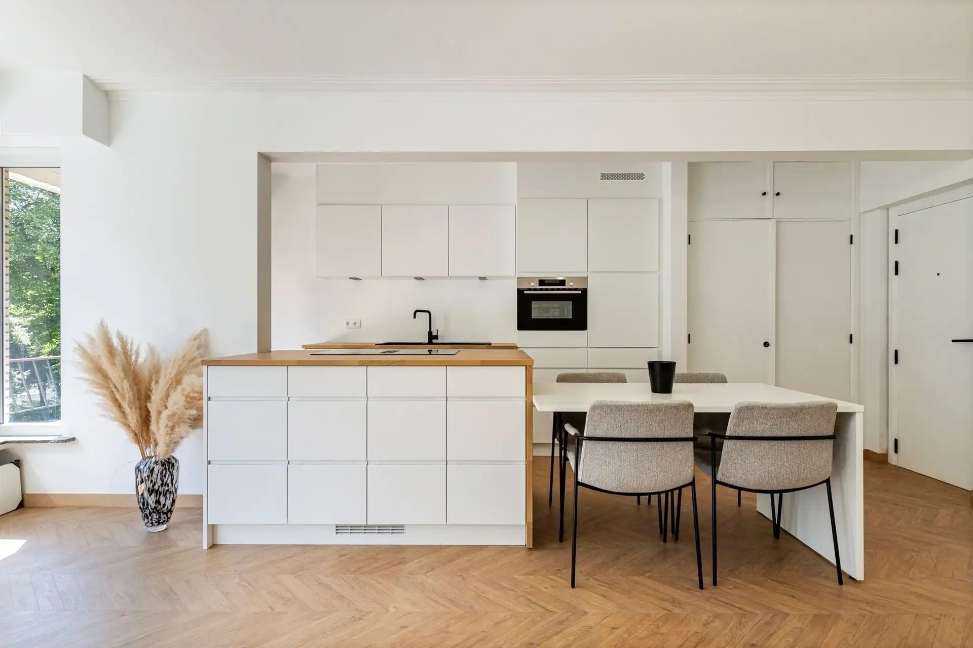 Appartement in de Europese wijk  foto {{pictureIndex}}