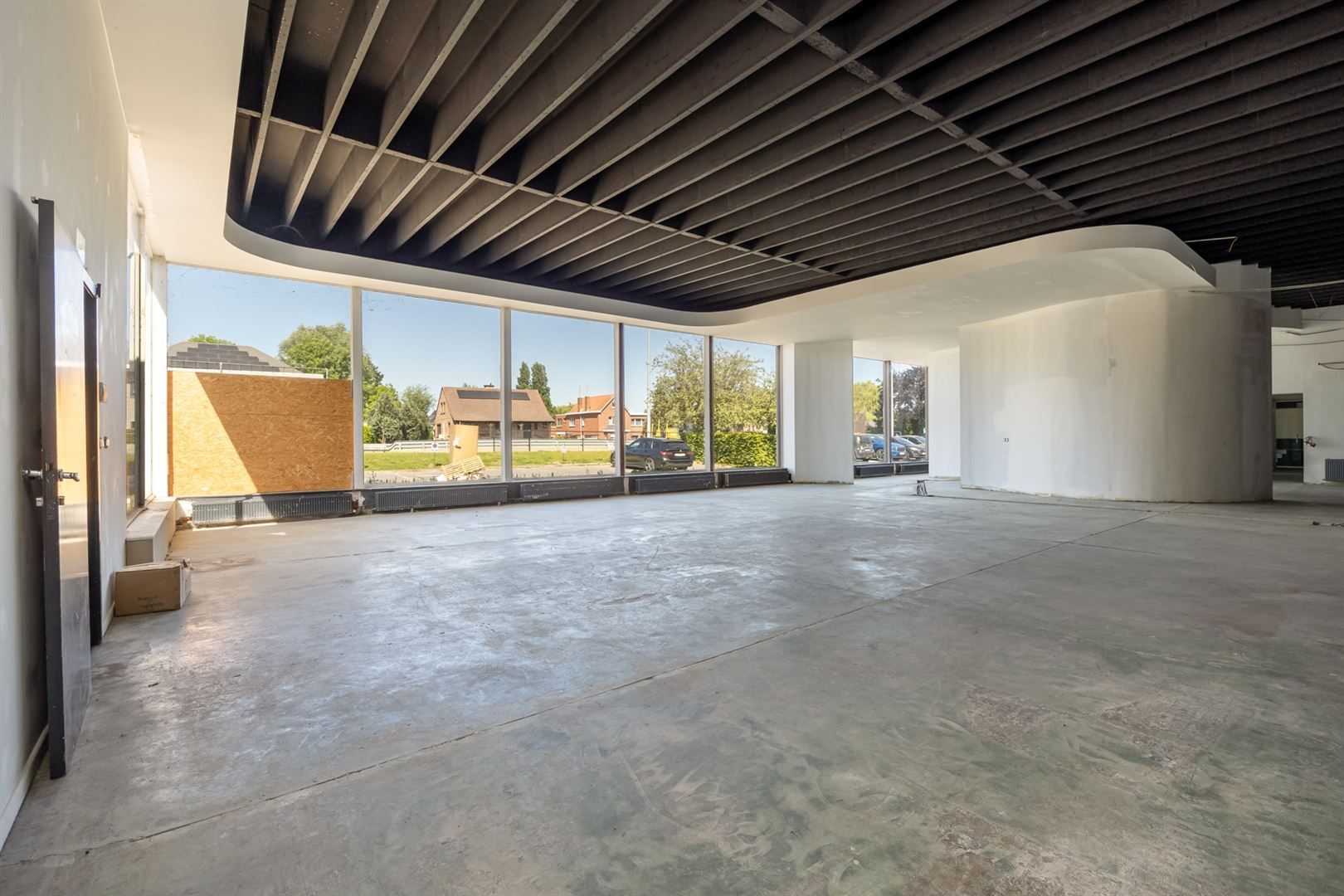 Kantoorgebouw met magazijnen op toplocatie foto 3