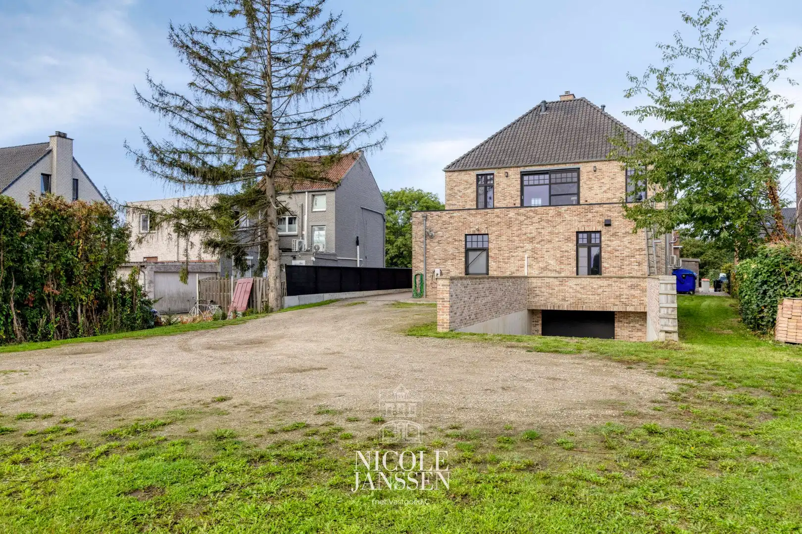 Handelspand met bovenwoning foto 42