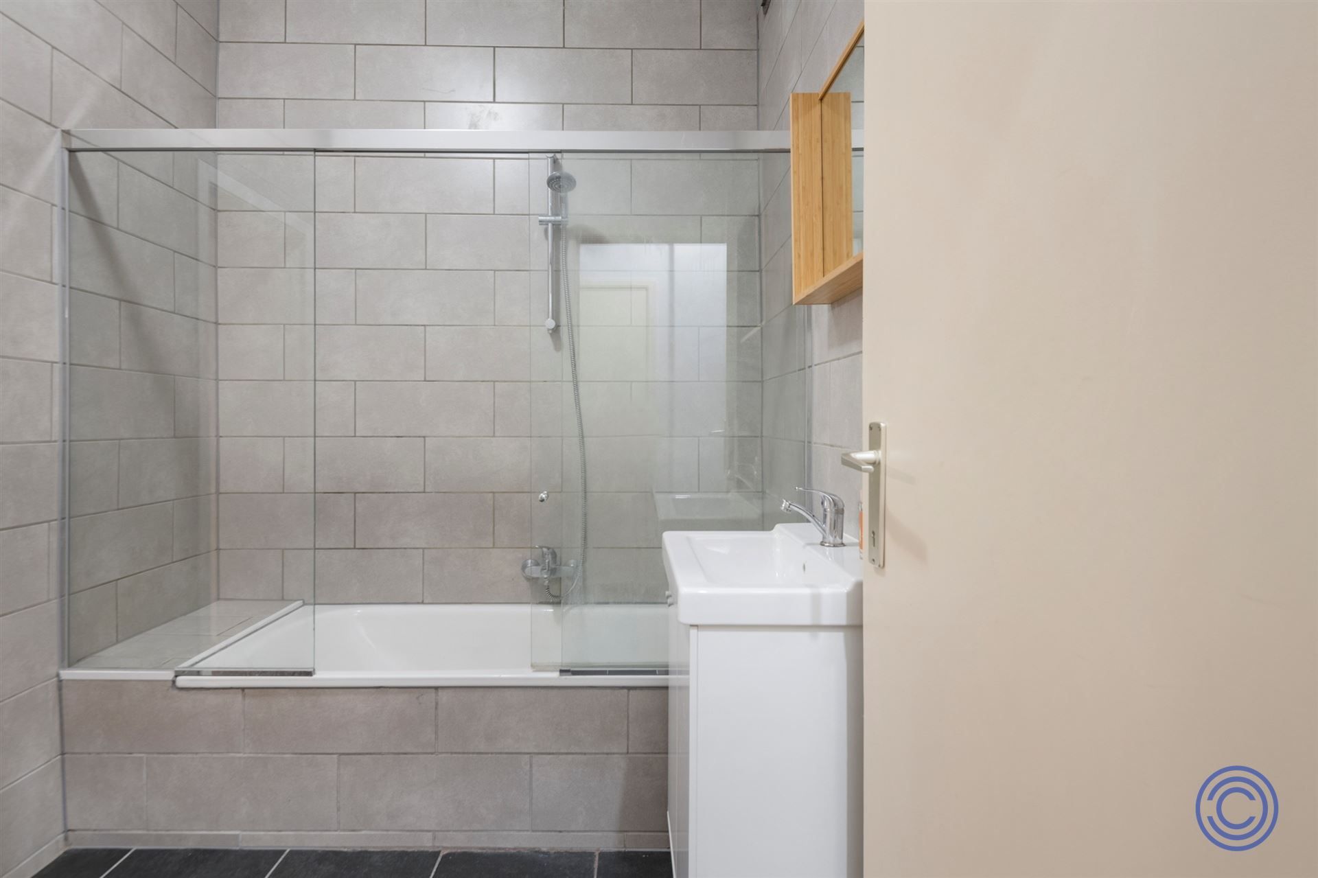 Instapklaar gelijkvloers appartement op toplocatie! foto 4