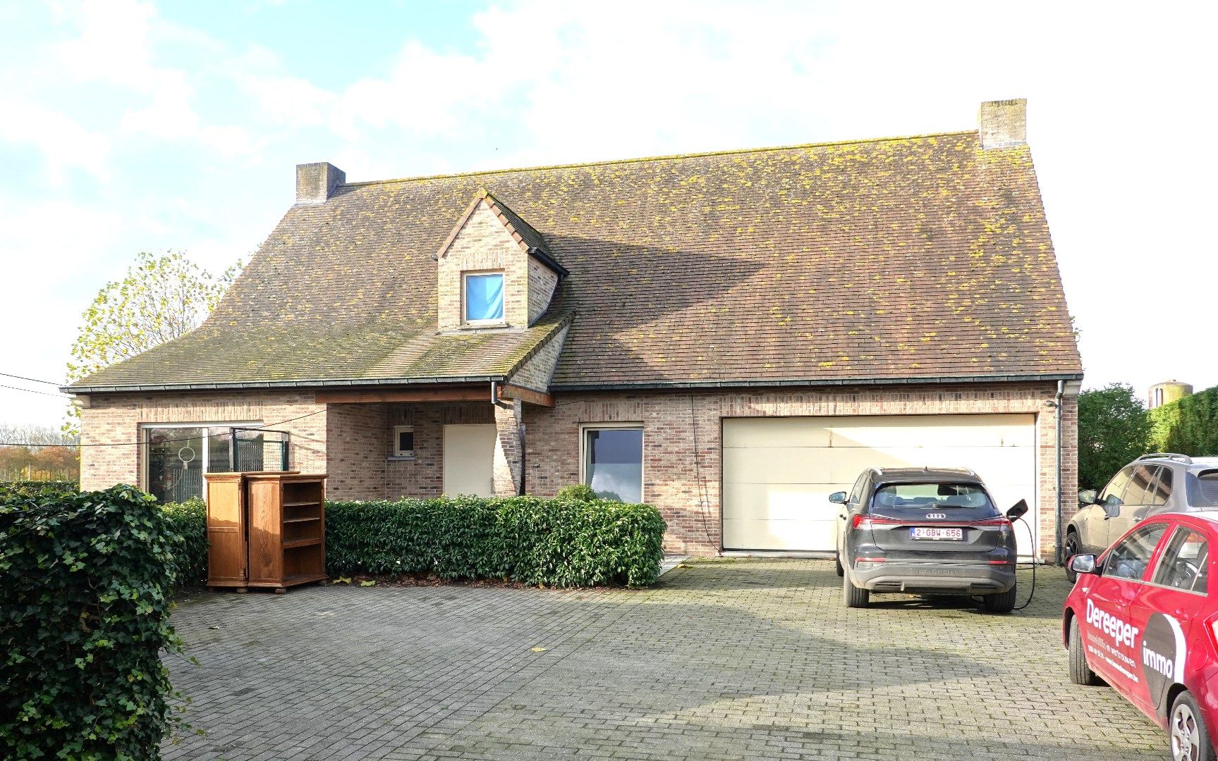 Zeer ruime villa gelegen te Bekegem foto {{pictureIndex}}