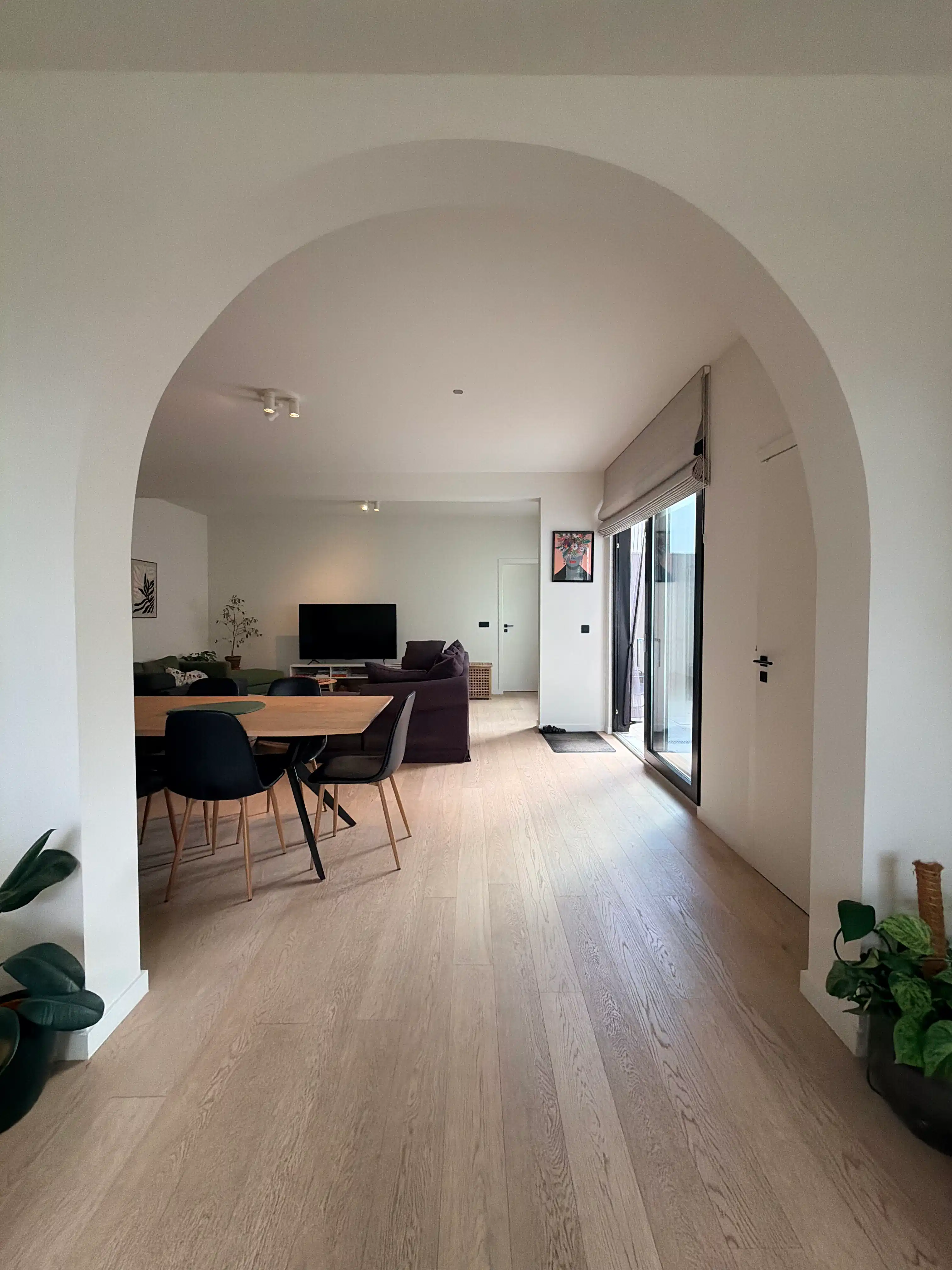 --- NIEUW --- Prachtig gerenoveerd appartement met 3 slaapkamers. foto {{pictureIndex}}