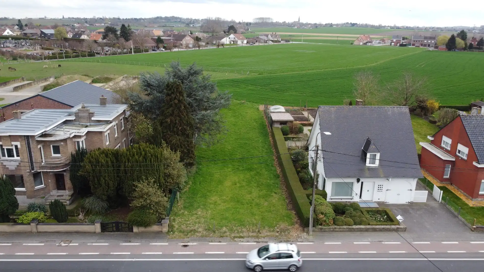 Mooi perceel van 548 m² met een ideale zuidwest oriëntatie! foto {{pictureIndex}}