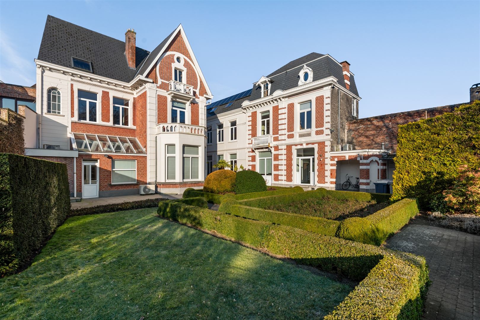 Prestigieuze kantoren te koop Lokeren foto {{pictureIndex}}