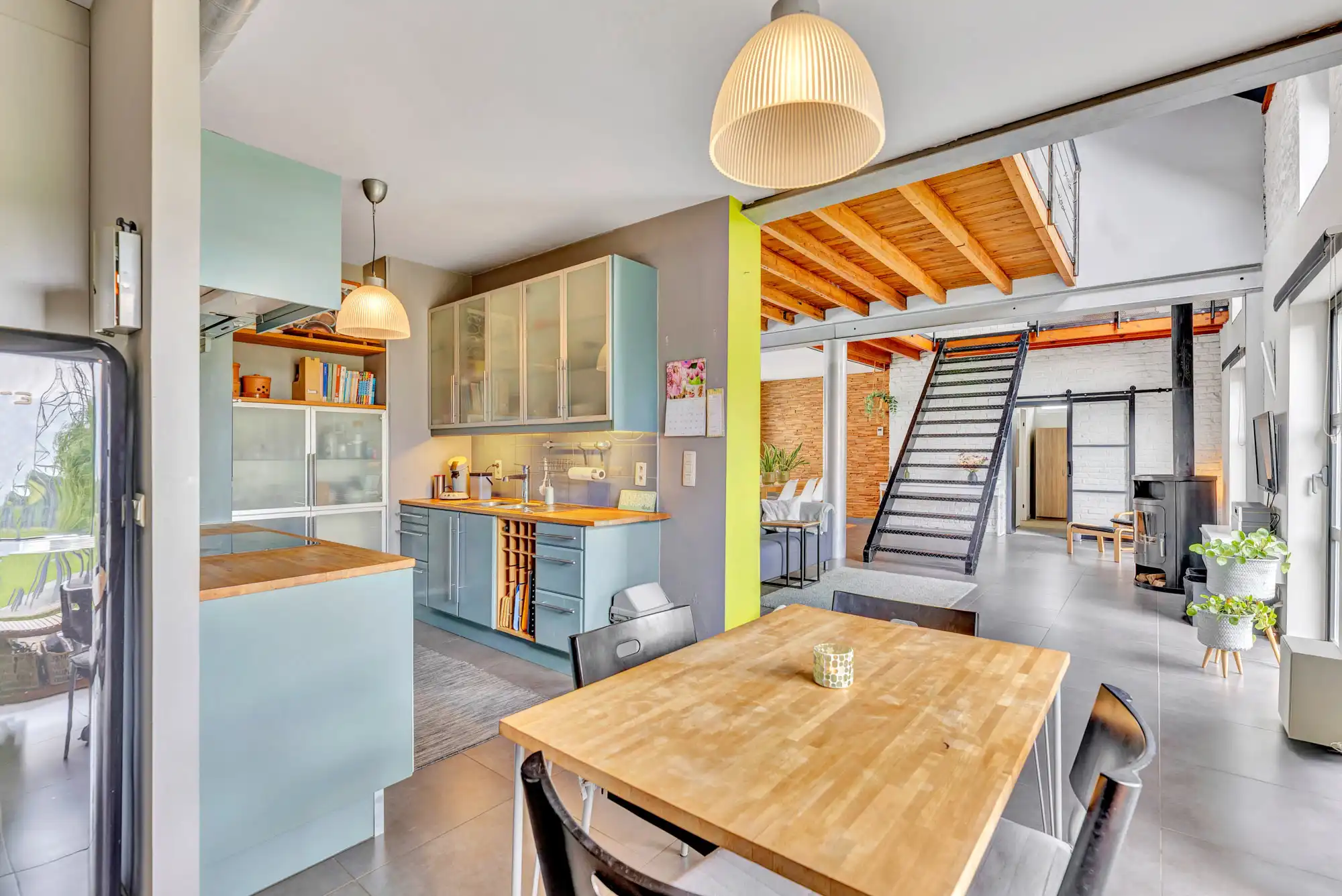 Ruime en volledig gerenoveerde veelzijdige woning op 19a68ca foto 8