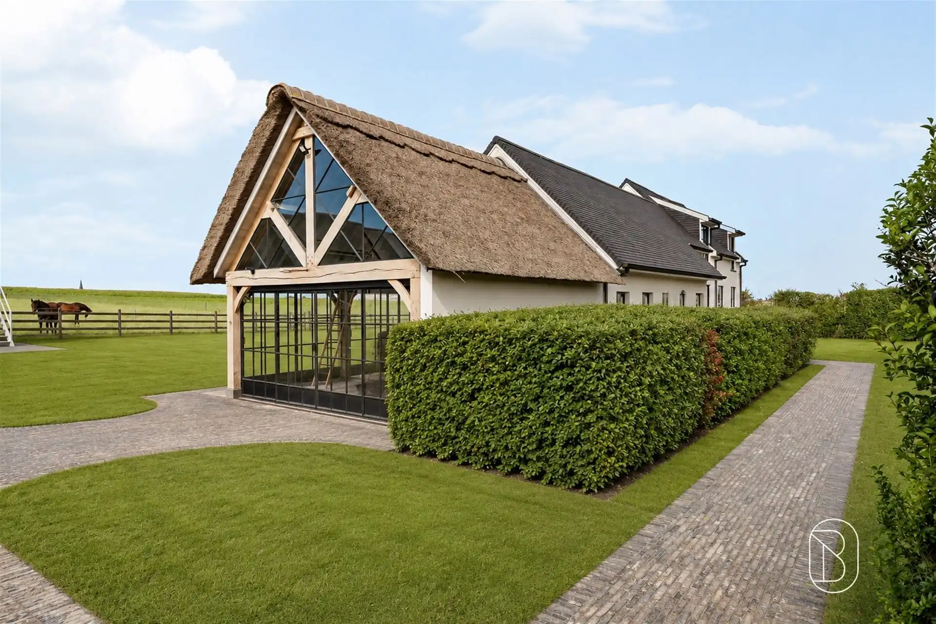 Prachtig gelegen klassewoning met paardenstallen.  foto 5