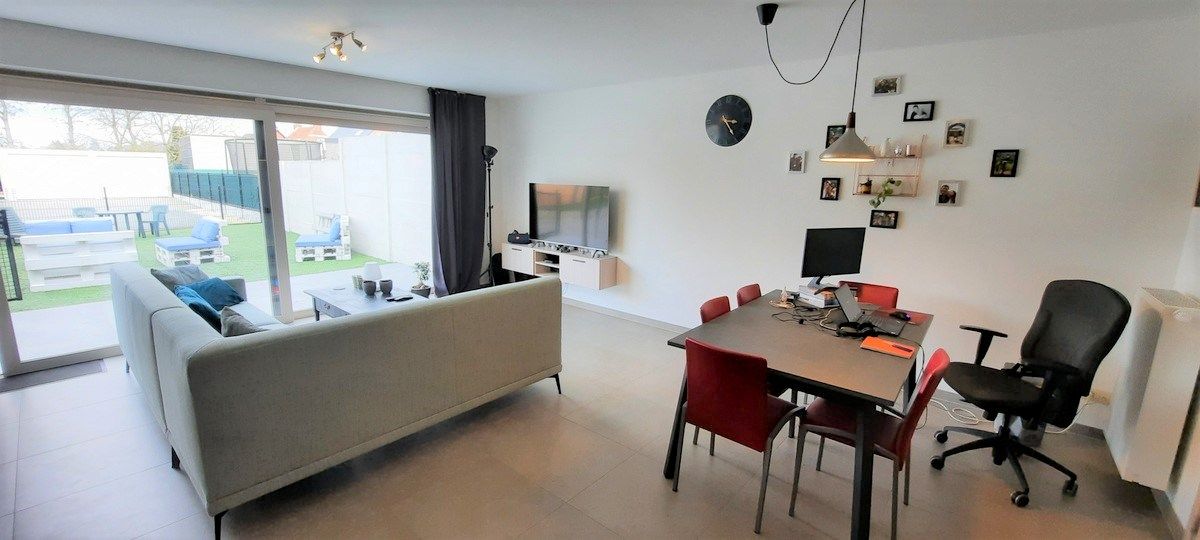 Gelijkvloers app met 1 slk, terras en tuintje, autostaanplaats én garage foto 2