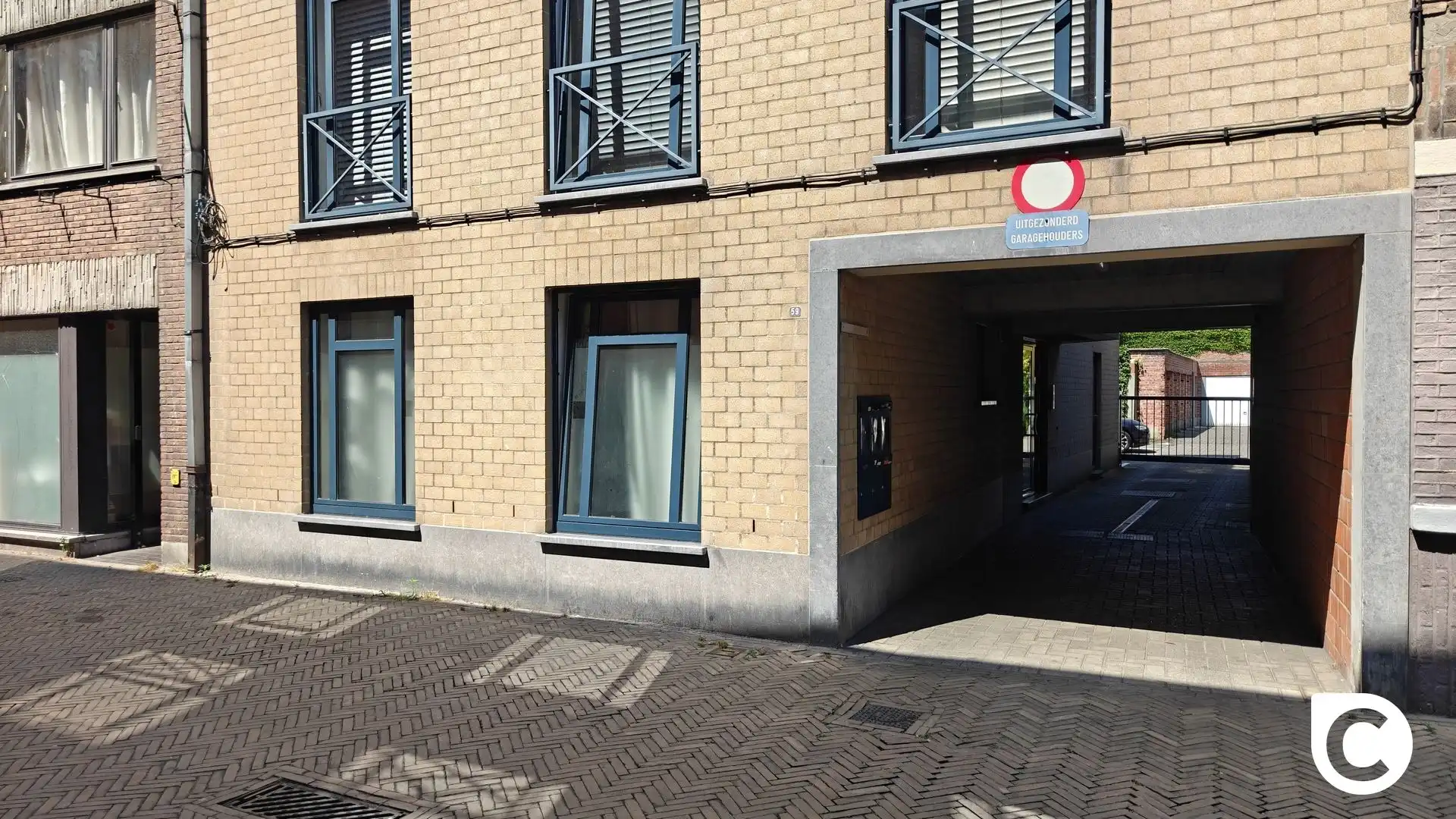 Afgesloten autostaanplaats  foto 4