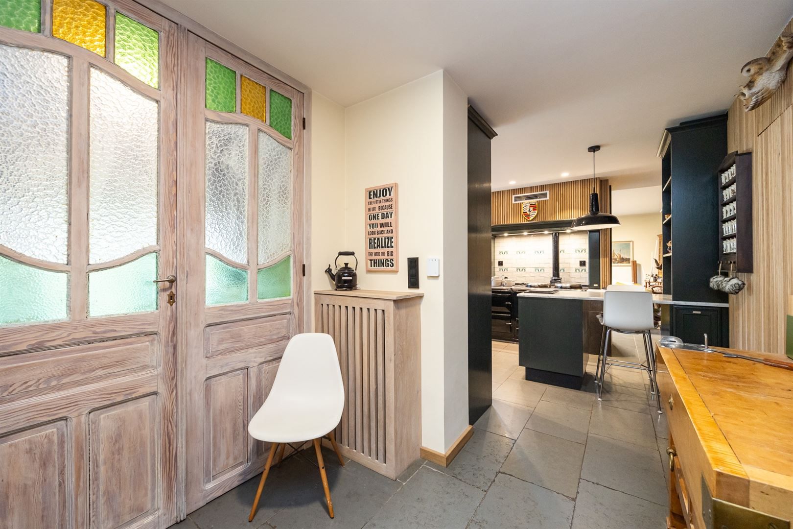 Een luxueus ingerichte woning met 5 slaapkamers en zwembad. foto 4