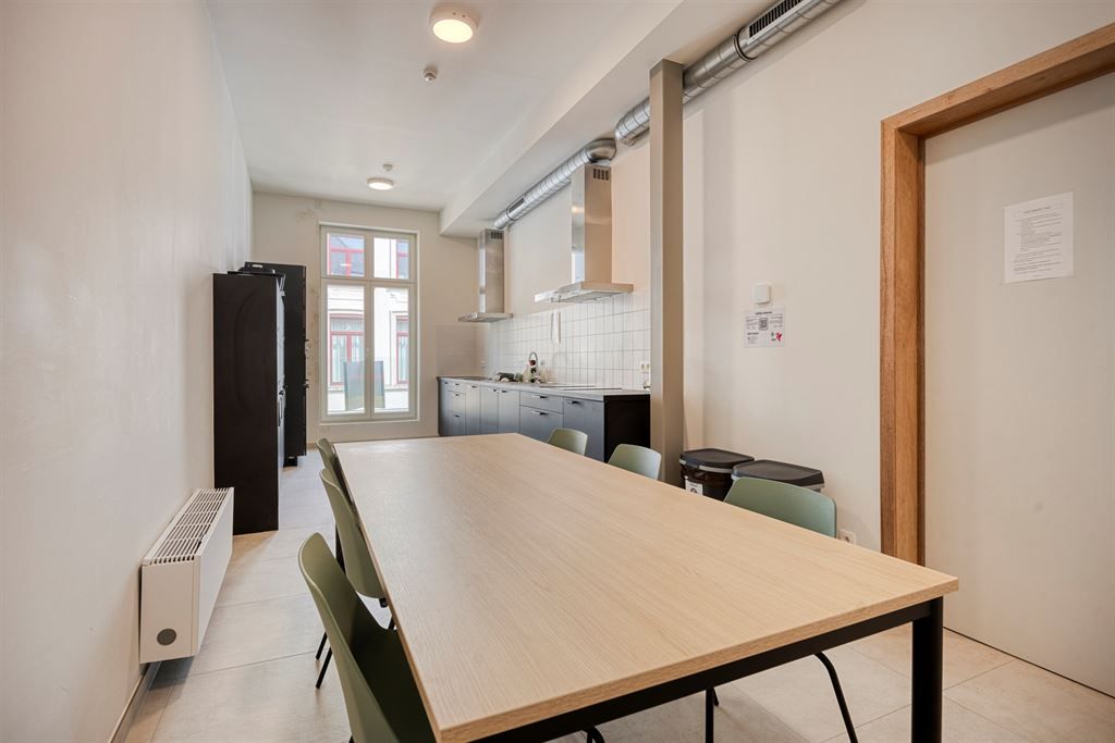 Ruime en moderne studentenkamer in nieuwe studentenresidentie foto 8