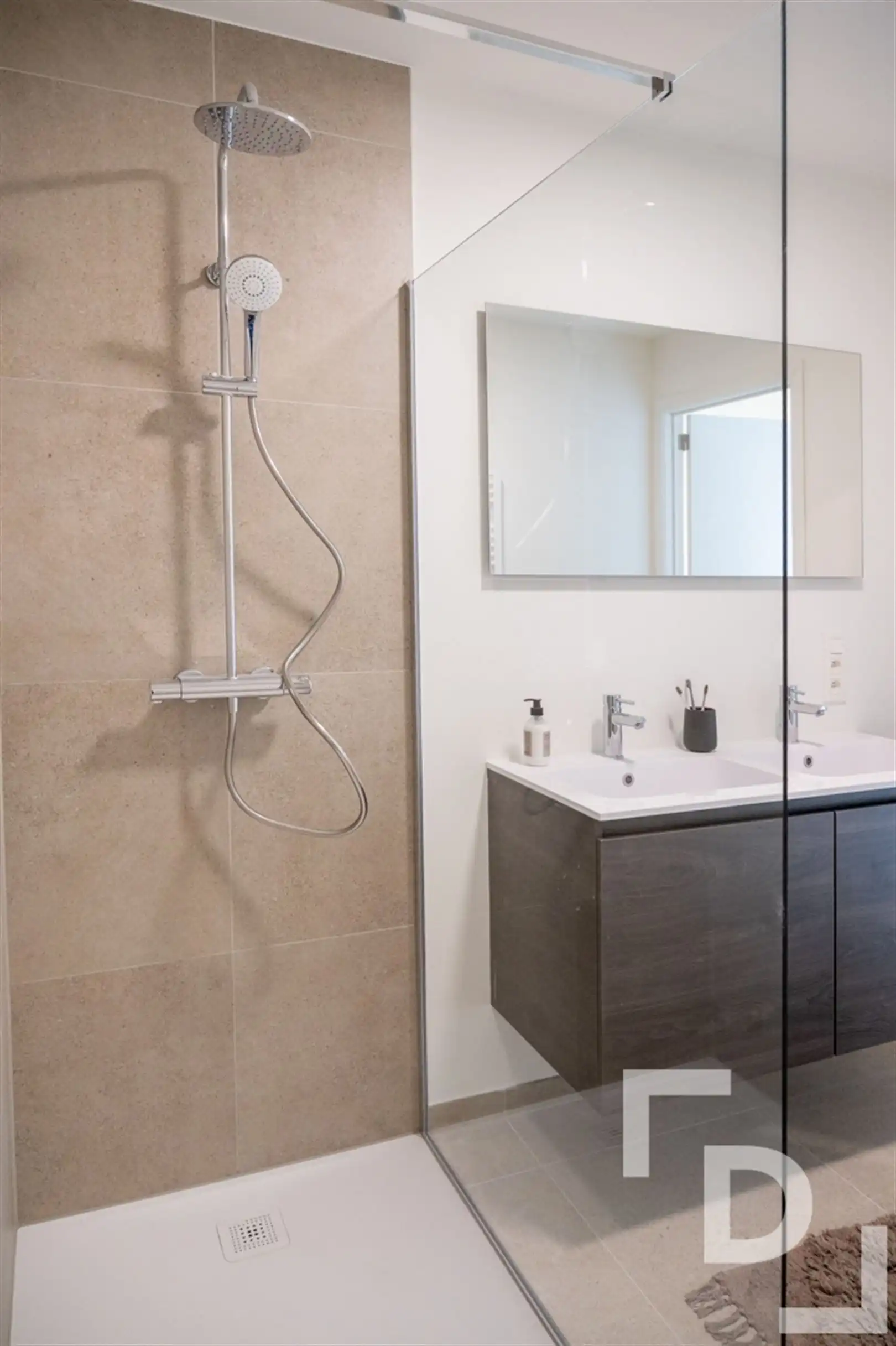 Nieuwbouwappartement met carport te huur te Ieper foto 9