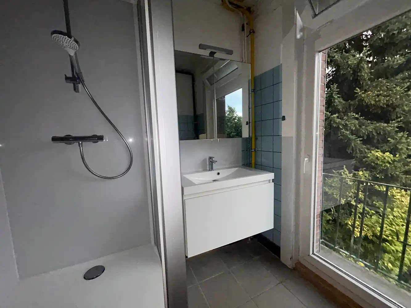 Lichtrijk appartement met 2 slaapkamers en bureau vlakbij openbaar vervoer en invalswegen foto 9