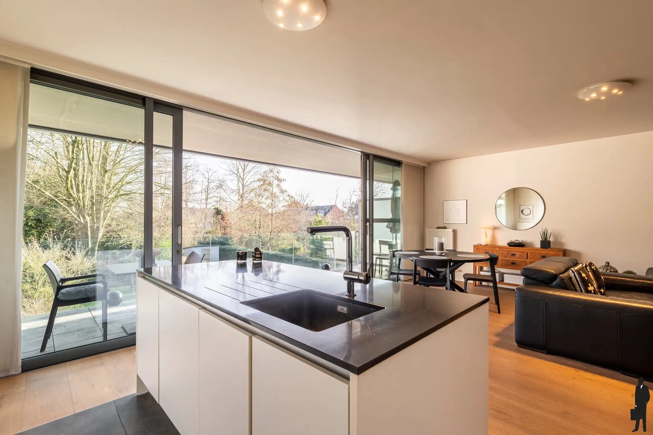 Luxe appartement met terras en zicht op parktuin foto 6