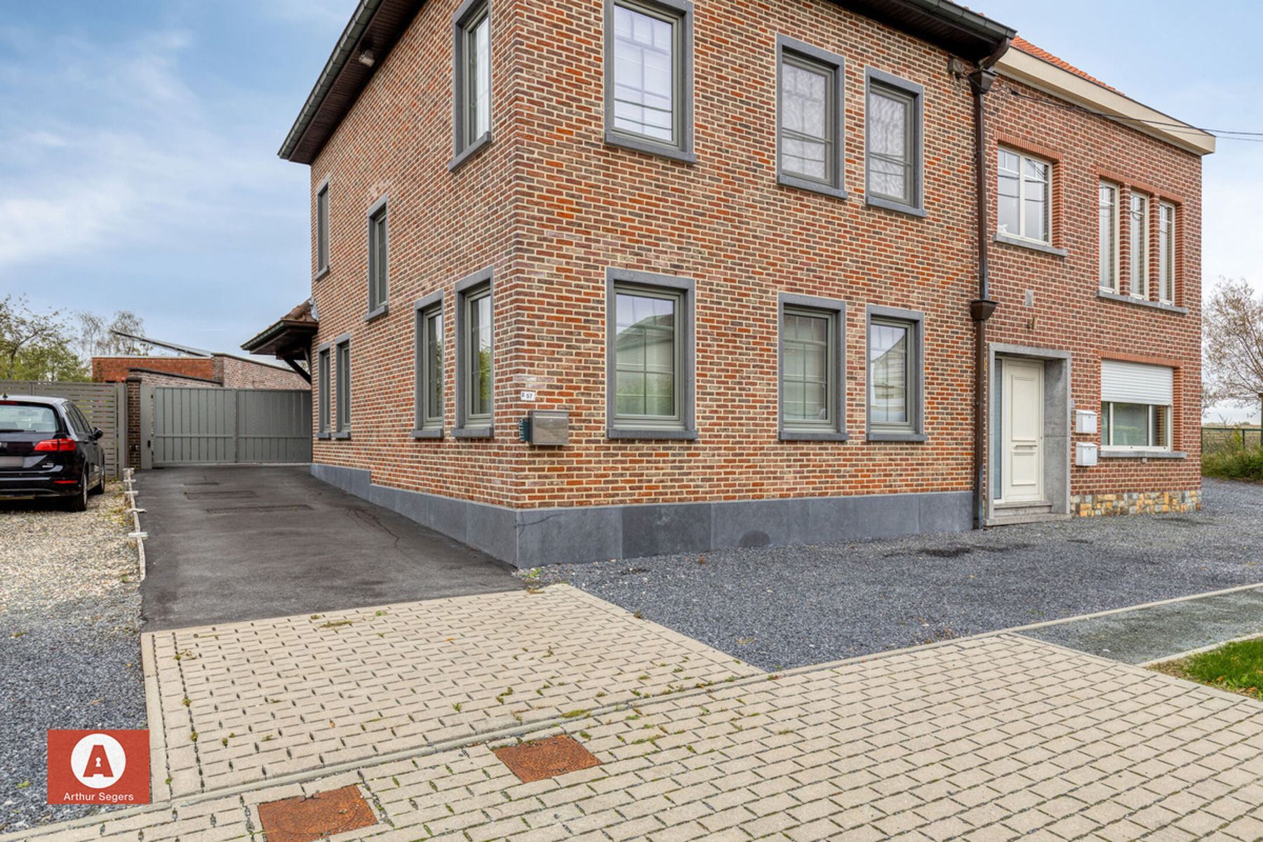 Instapklare halfopen woning met atelier in Opstal foto 4