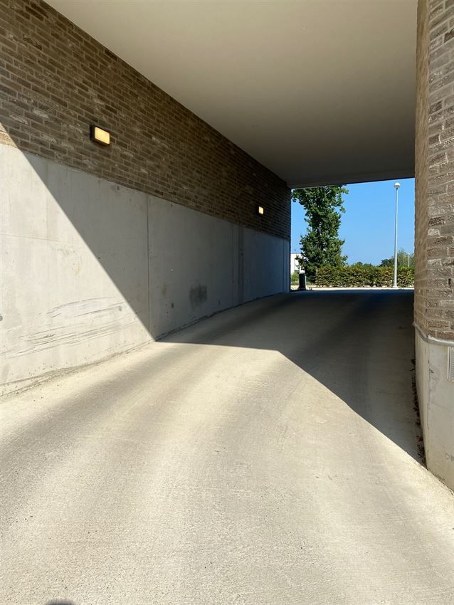 Gunstig gelegen ondergrondse autostaanplaats foto 7