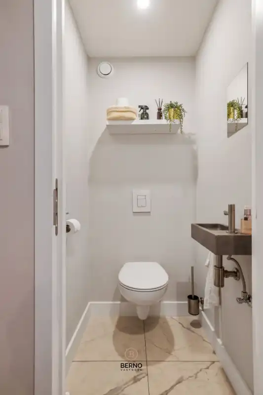 IN OPTIE! Knap gerenoveerd appartement mét garage foto 8