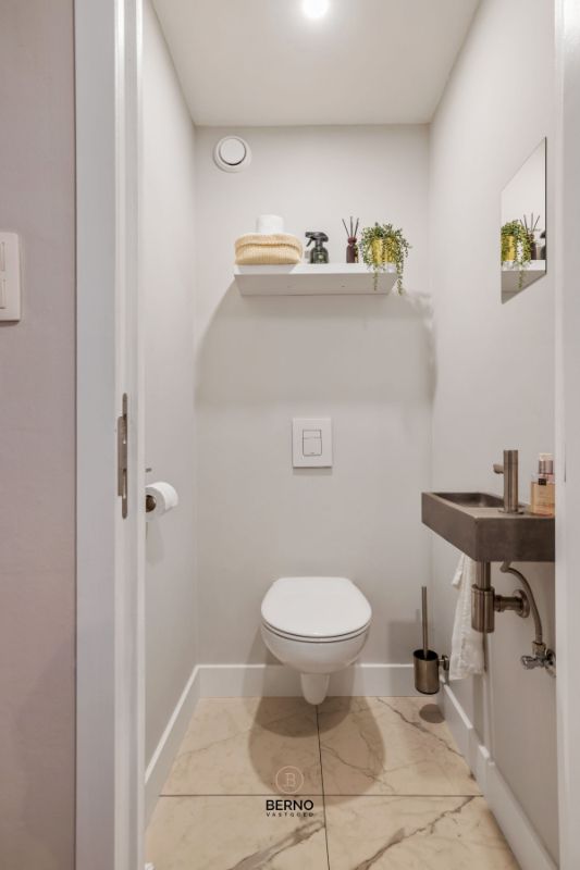 Knap gerenoveerd appartement mét garage foto 8