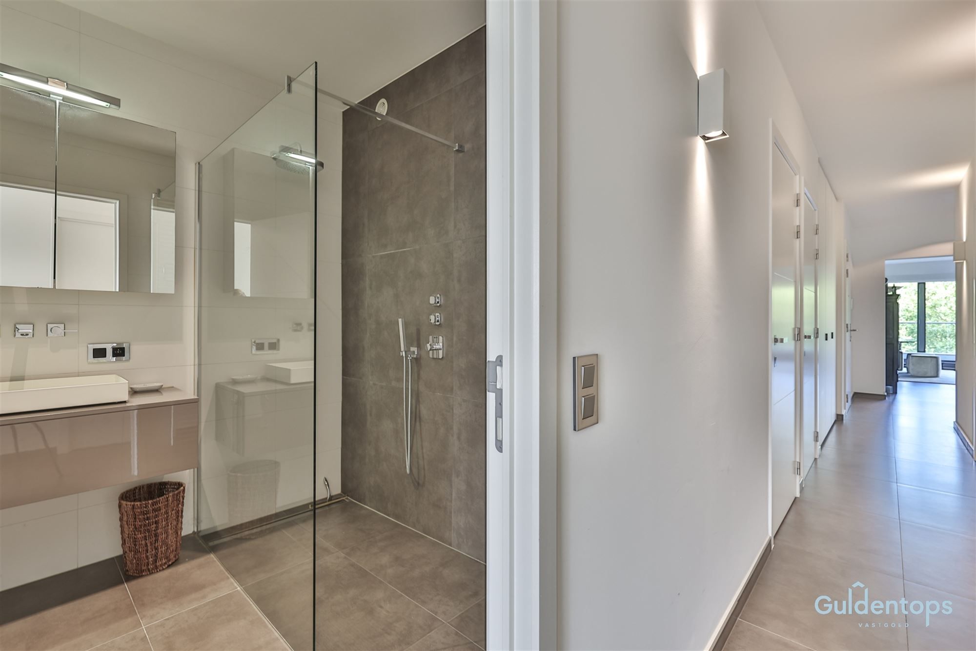 Knap ruim luxueus appartement op absolute toplocatie foto 24