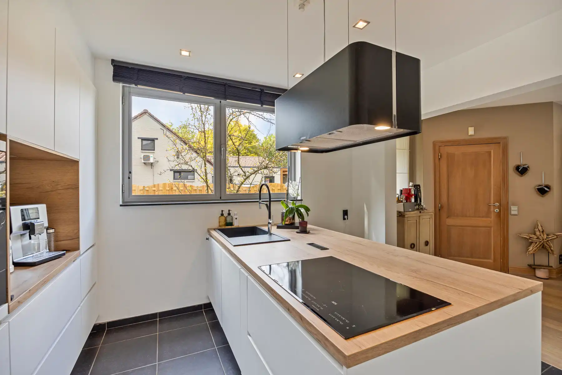 Stijlvolle villa met zwembad, poolhouse en private tuin foto 12
