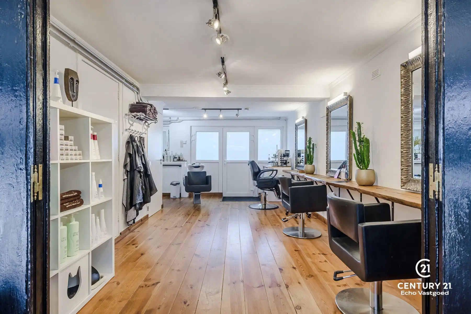 Instapklaar, energiezuinig wonen mét handelsruimte en garage foto 6