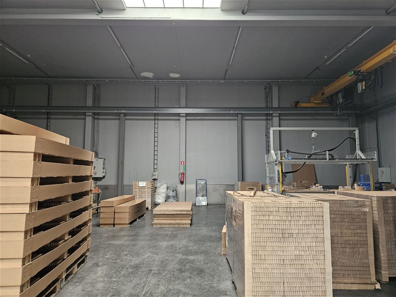 Magazijn met kantoor en verhard terrein te Desteldonk foto 10