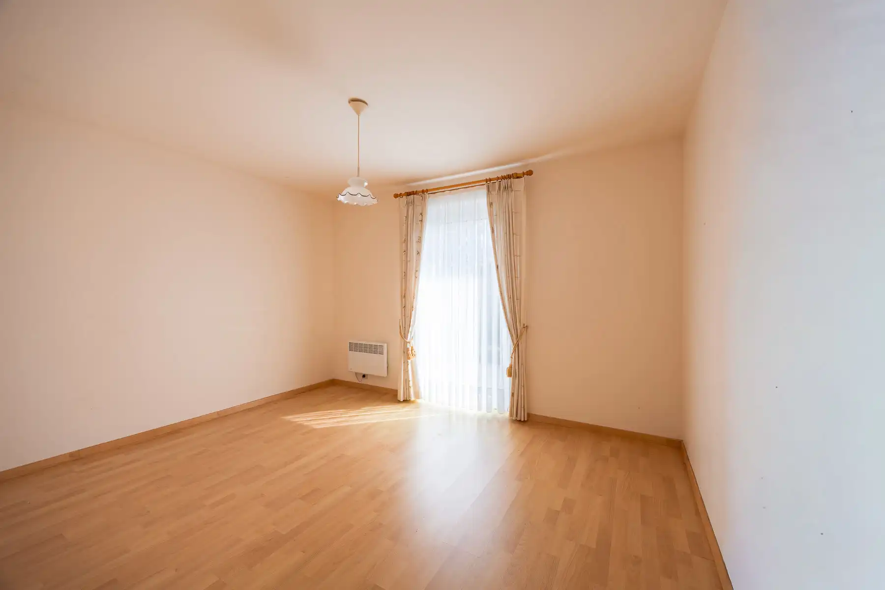 Gelijkvloerse open bebouwing met onderhoudsvriendelijke tuin foto 12