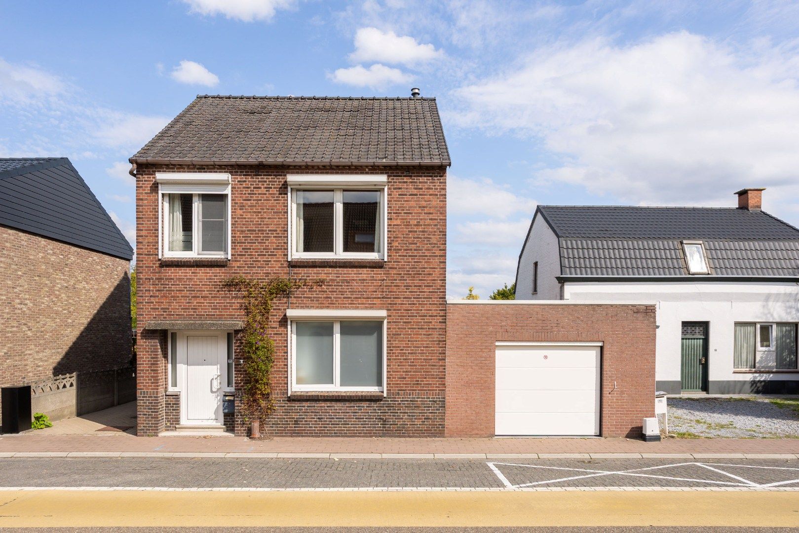 Instapklare gezinswoning te koop!  foto {{pictureIndex}}