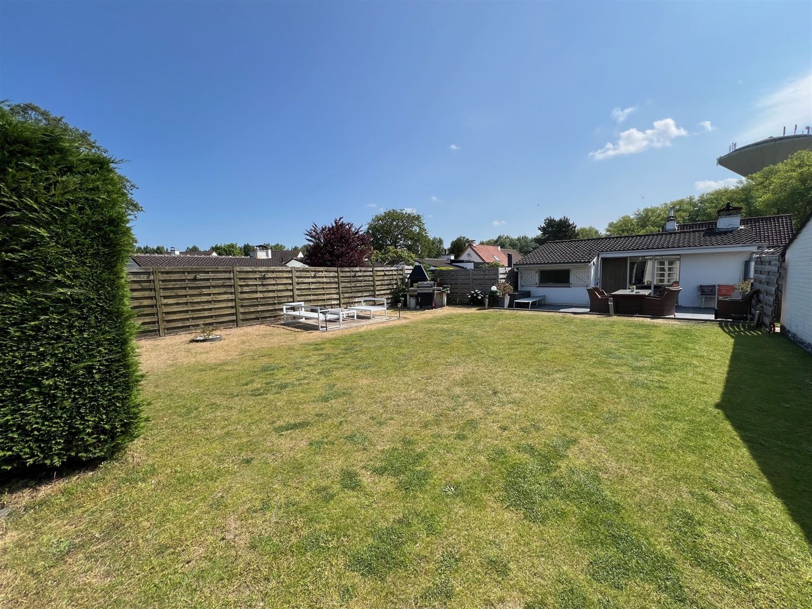 Topgelegen vakantiewoning op groot perceel in perfecte staat foto 11