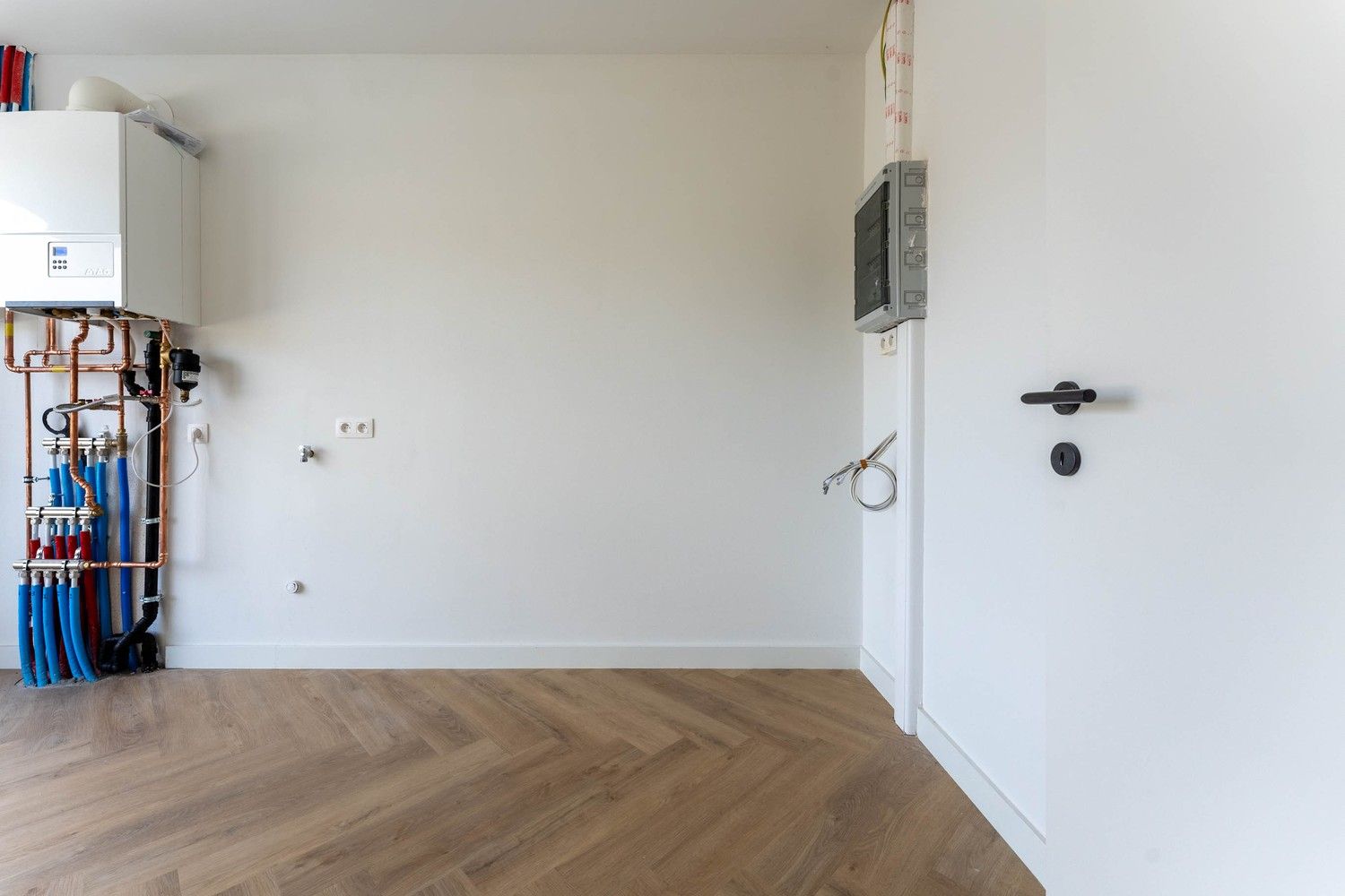 Volledig gerenoveerde woning op een perceel van 1670m² met een open zicht over de weiland nabij de Nederlandse grens foto 5