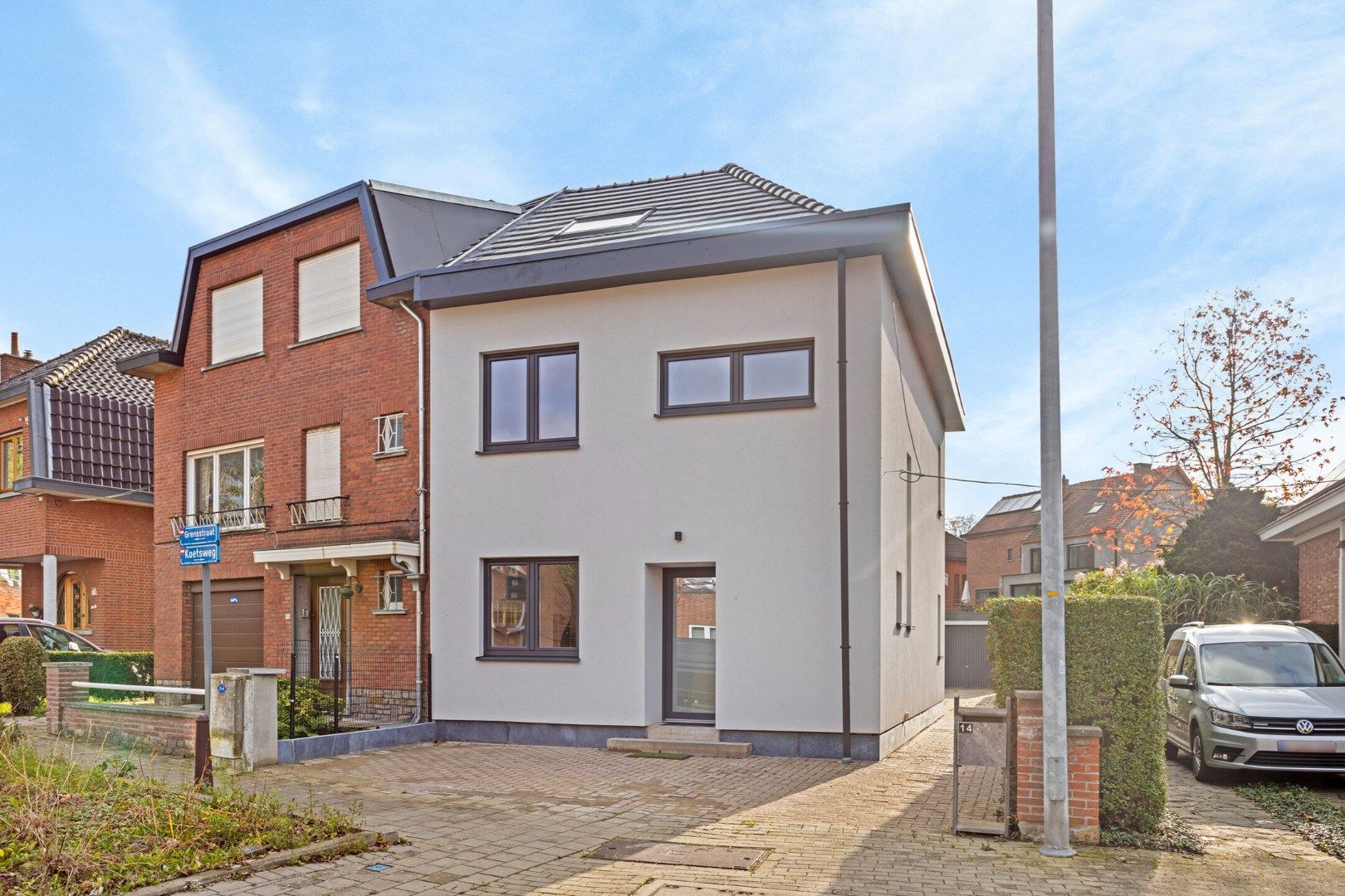 Gerenoveerde woning met 4 slaapkamers op een perceel van 2a 70ca - EPC 157 kWh/m² - bewoonbare oppervlakte 154 m²   foto {{pictureIndex}}