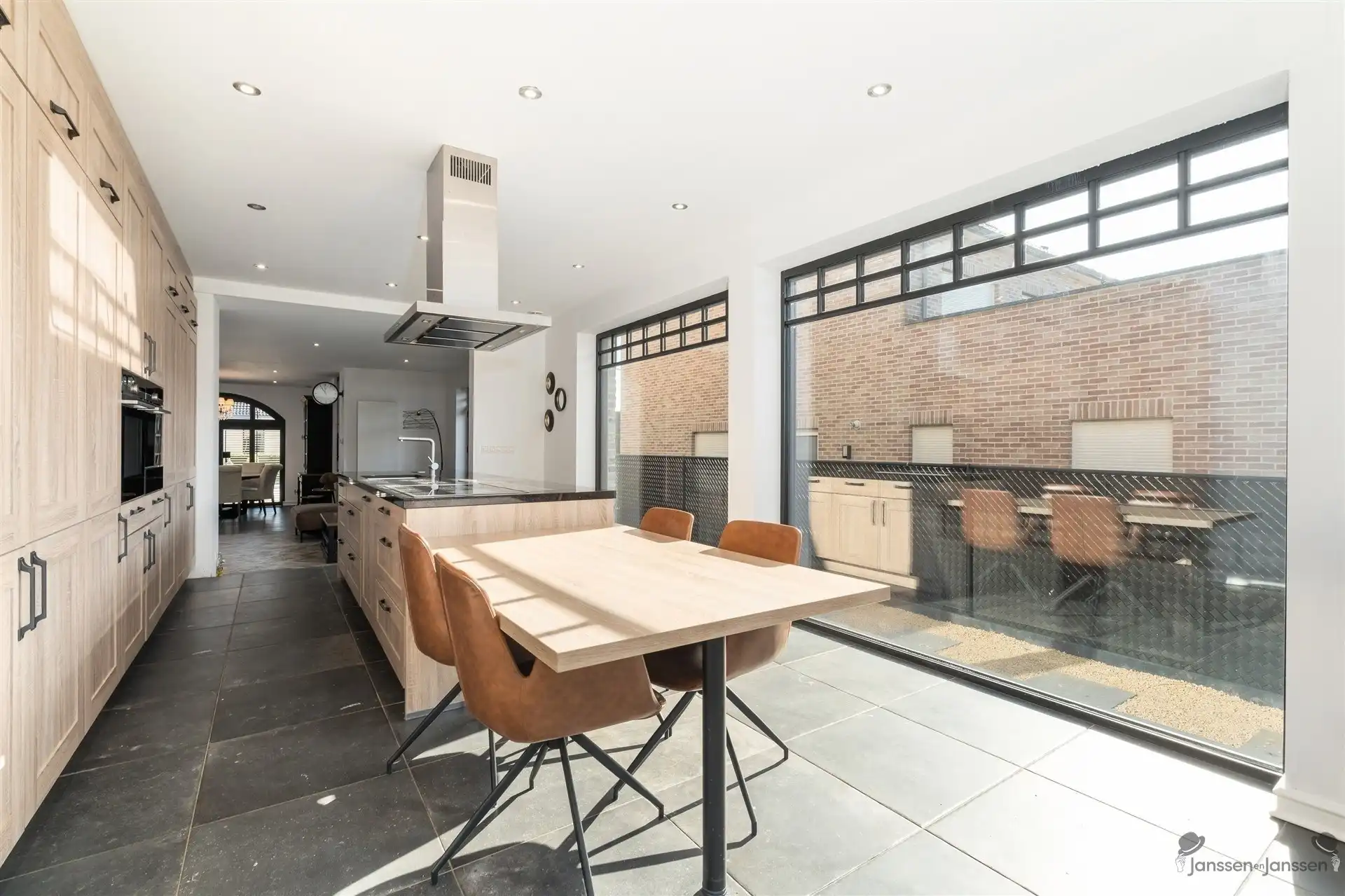 Prachtige moderne pastoriewoning met luxe afwerking, 3 slaapkamers en grote tuin op 13 are foto 8
