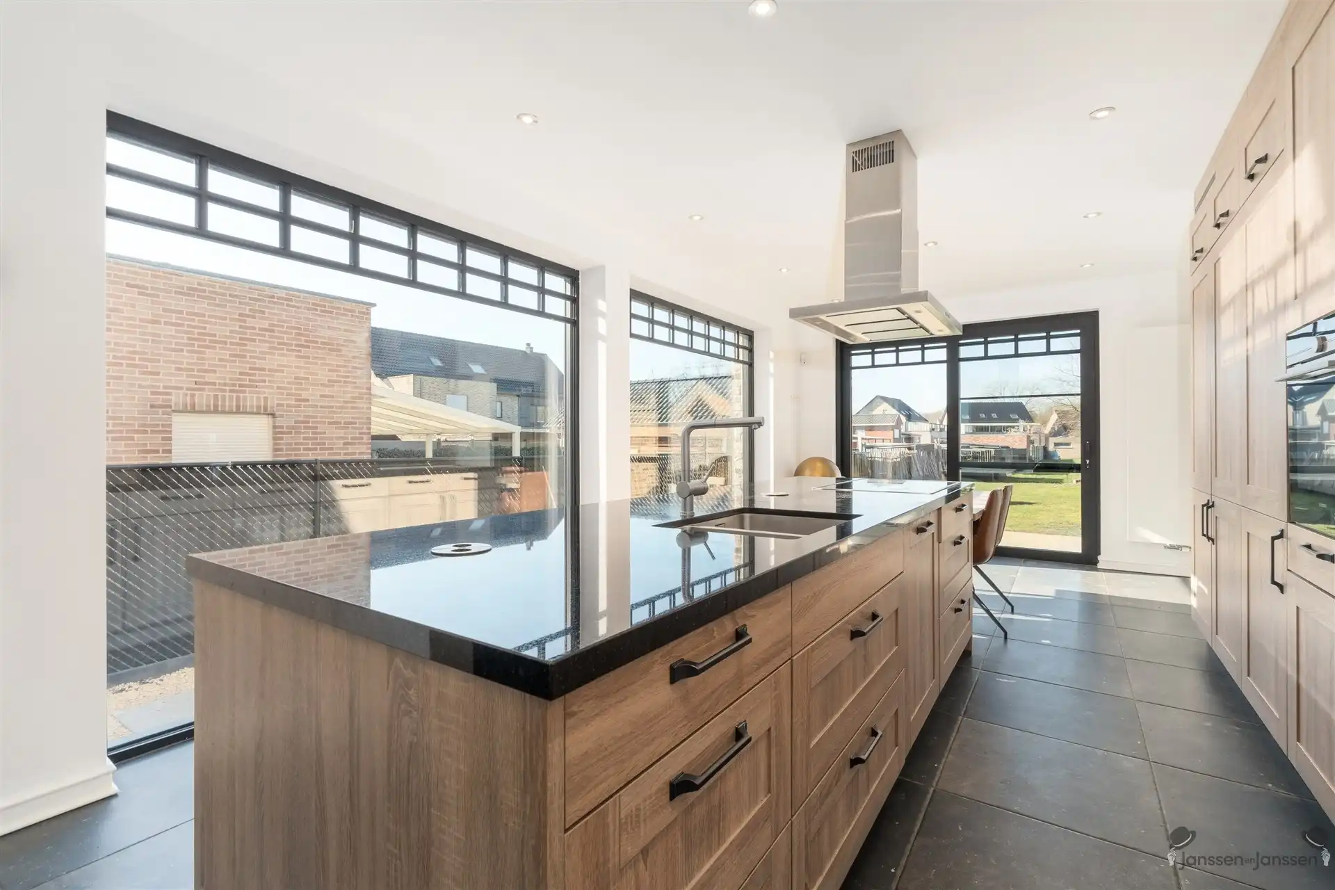 Prachtige moderne pastoriewoning met luxe afwerking, 3 slaapkamers en grote tuin op 13 are foto 8