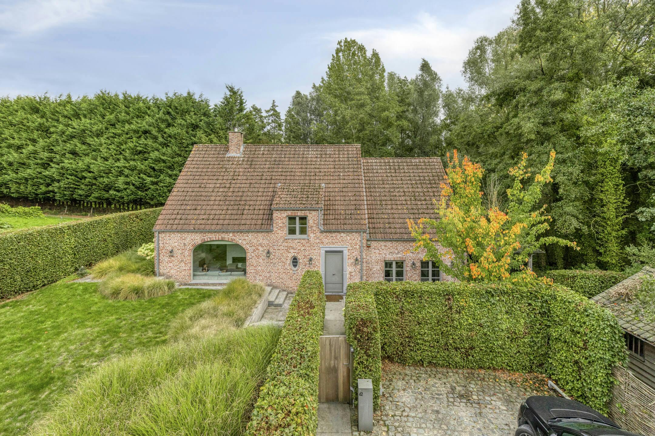 Prachtig gelegen instapklare villa op 12are met zwembad te Asse foto {{pictureIndex}}