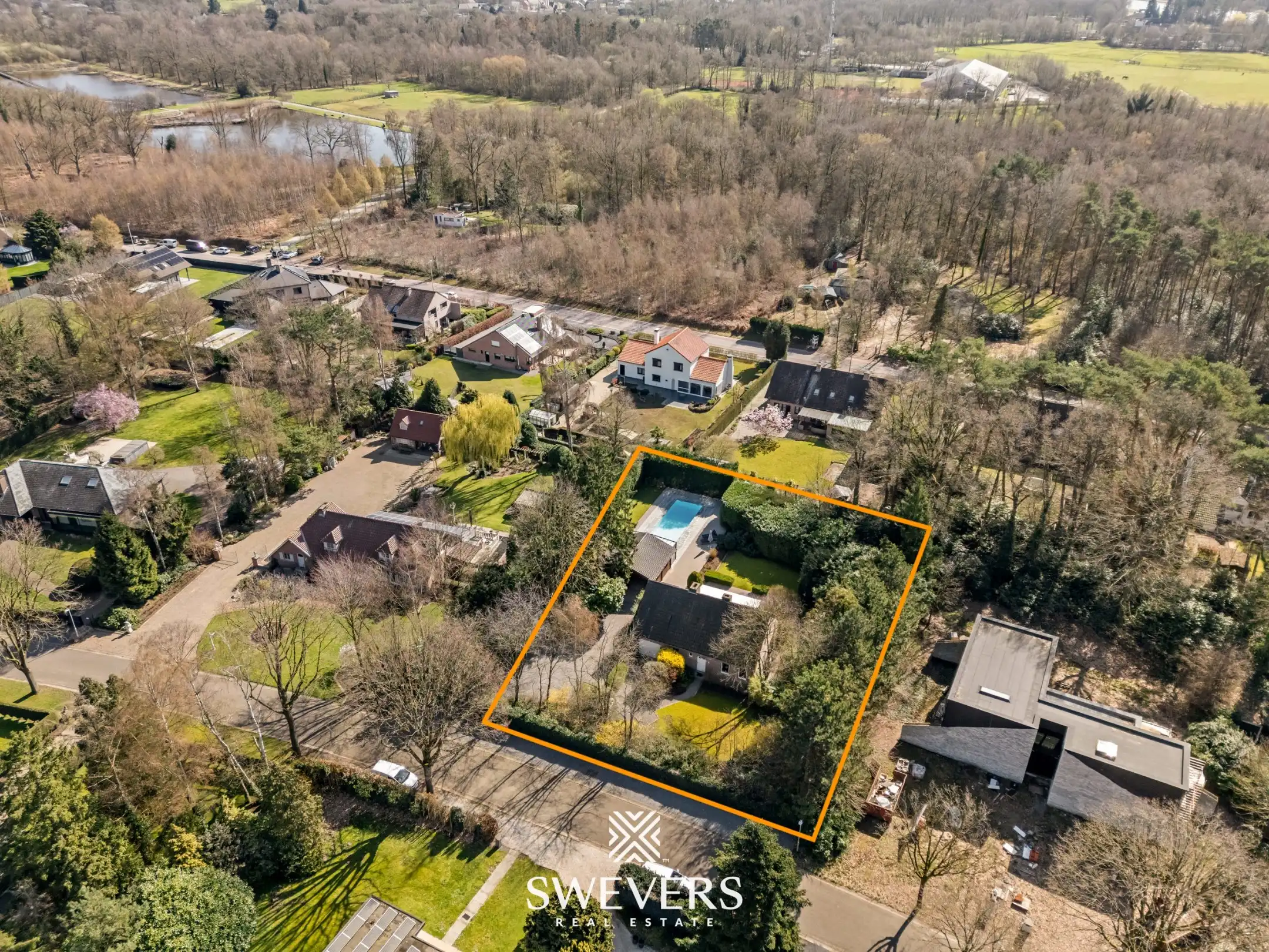 Exclusieve zuidgerichte bouwgrond met uitzonderlijke afmetingen op toplocatie in Heusden-Zolder foto {{pictureIndex}}