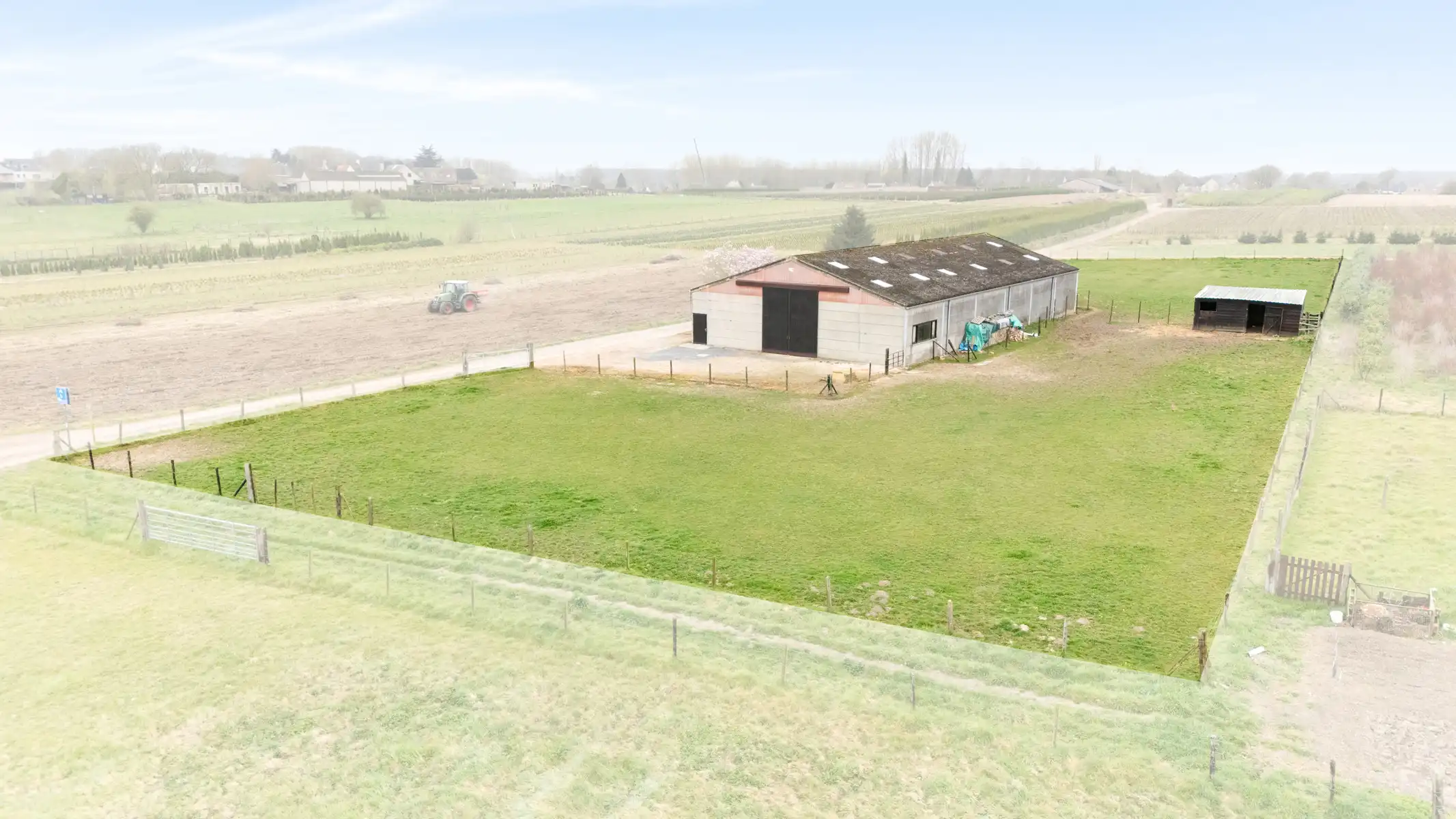 Ruime Loods (484m²) met Weide (3700m²) in Smetlede foto {{pictureIndex}}