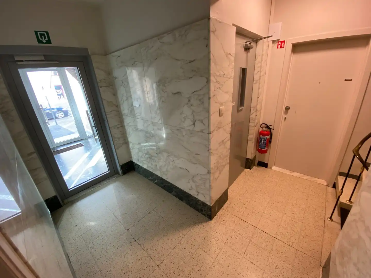 Gelijkvloers appartement met 2 slaapkamers en buitenkoertje in hartje Tongeren foto 4