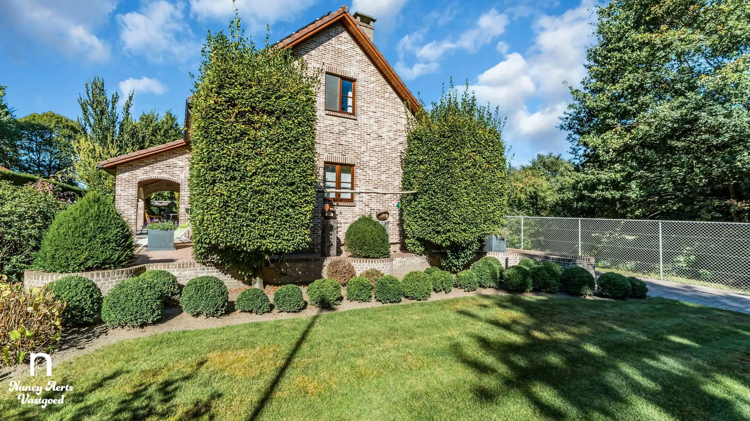 Karaktervolle villa met natuurzwembad en poolhouse in Genk foto 33