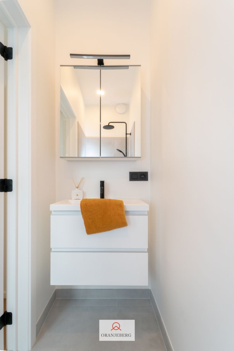 Gerenoveerde lichtrijke duplex studentenstudio foto 15