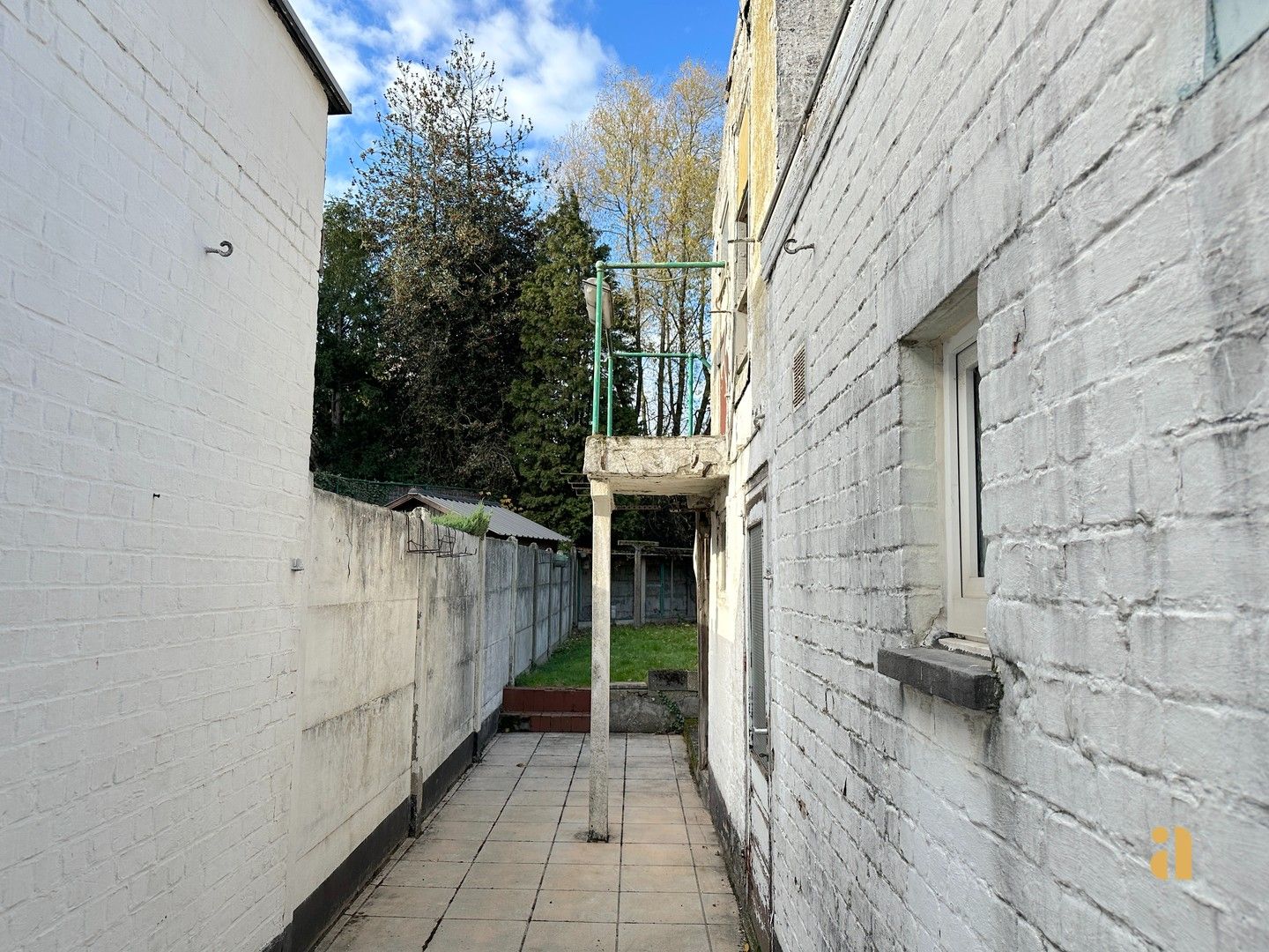 Mooie renovatiekans: ruime tuin en immens veel potentieel foto 18