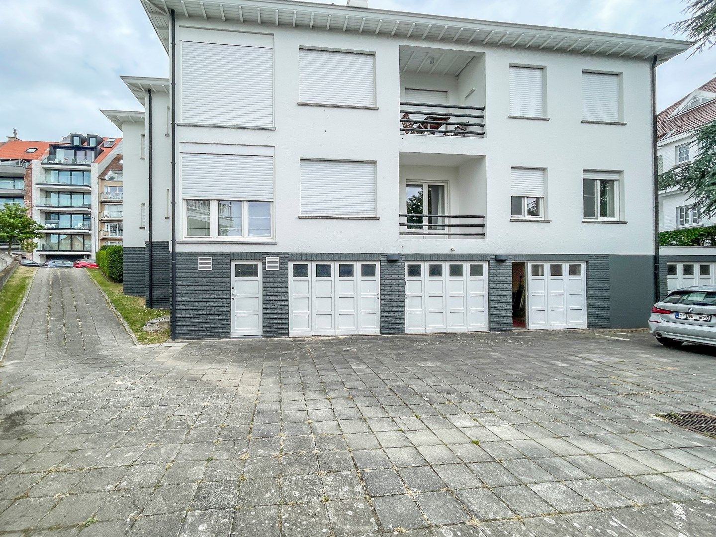 Zeer verzorgd en zonnig hoekappartement, rustig gelegen in de Koningslaan, vlakbij de winkels en de dijk. Incl. garage én staanplaats. foto 19