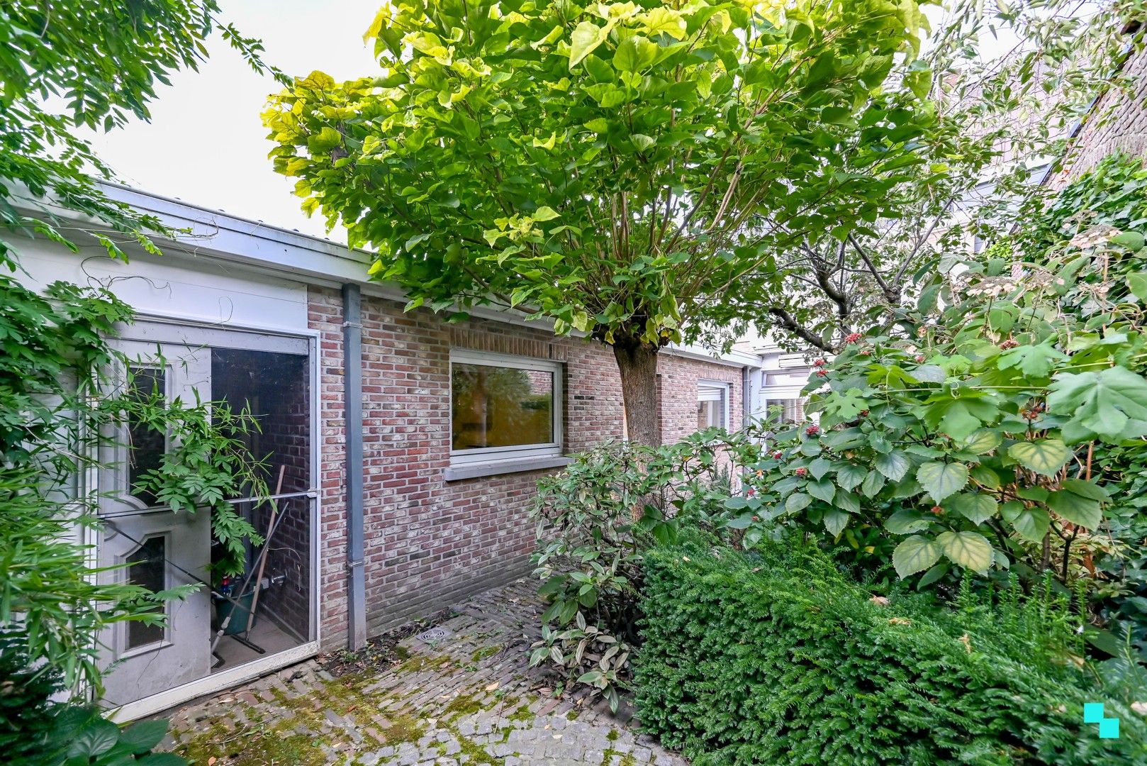 Halfopen bebouwing in hartje Ingelmunster foto 18