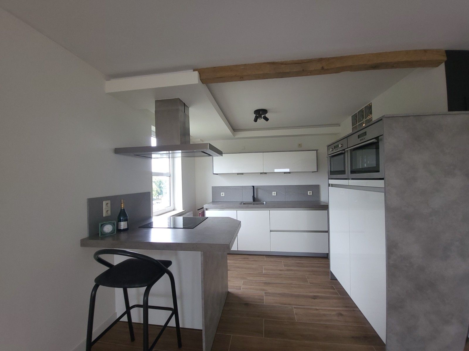 Centraal gelegen 2-slaapkamerappartement te Deinze foto 7