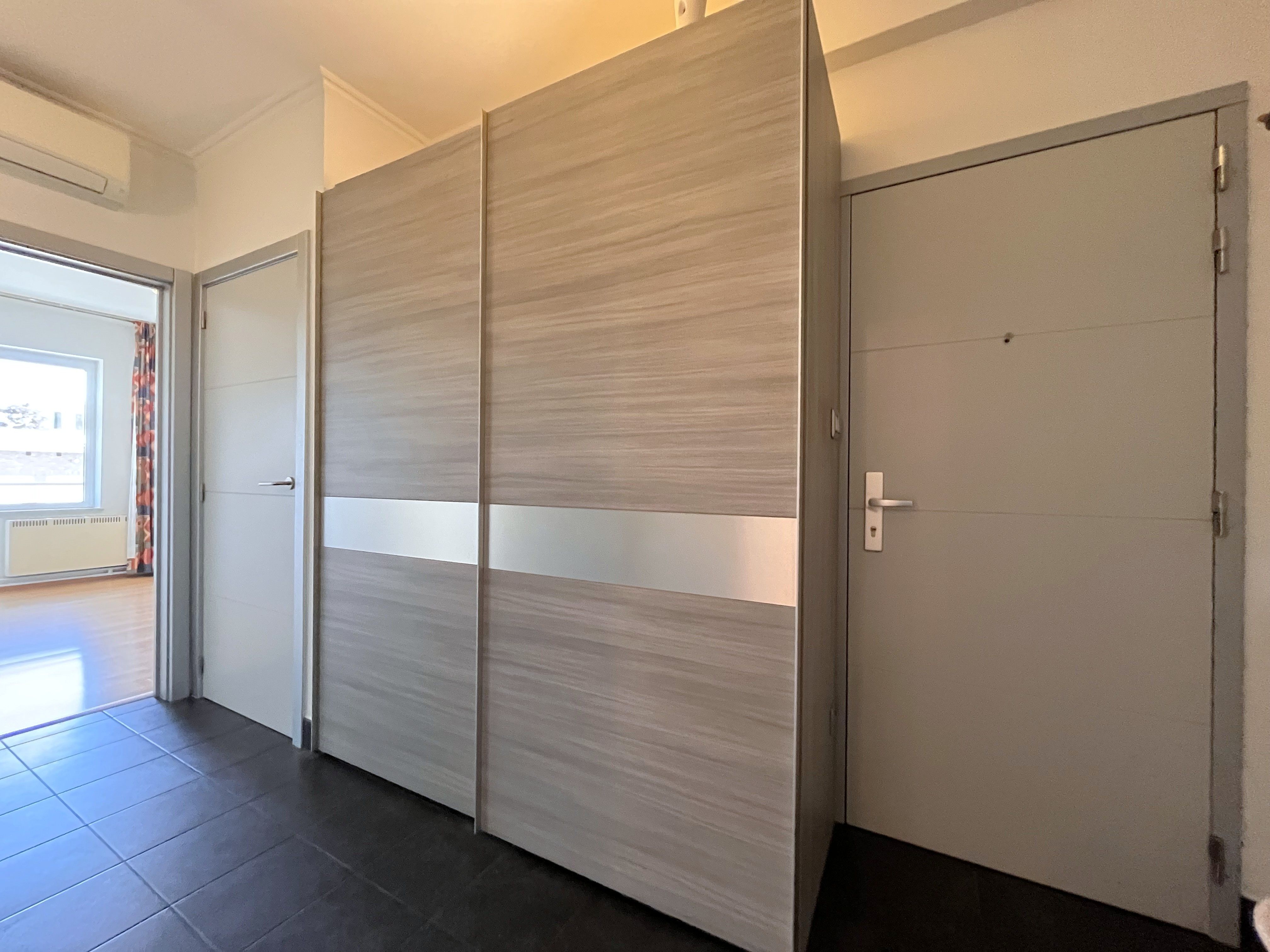 Ruim appartement, dubbele garage, 3 (slaap)kamers, nabij Hasselt centrum foto 8
