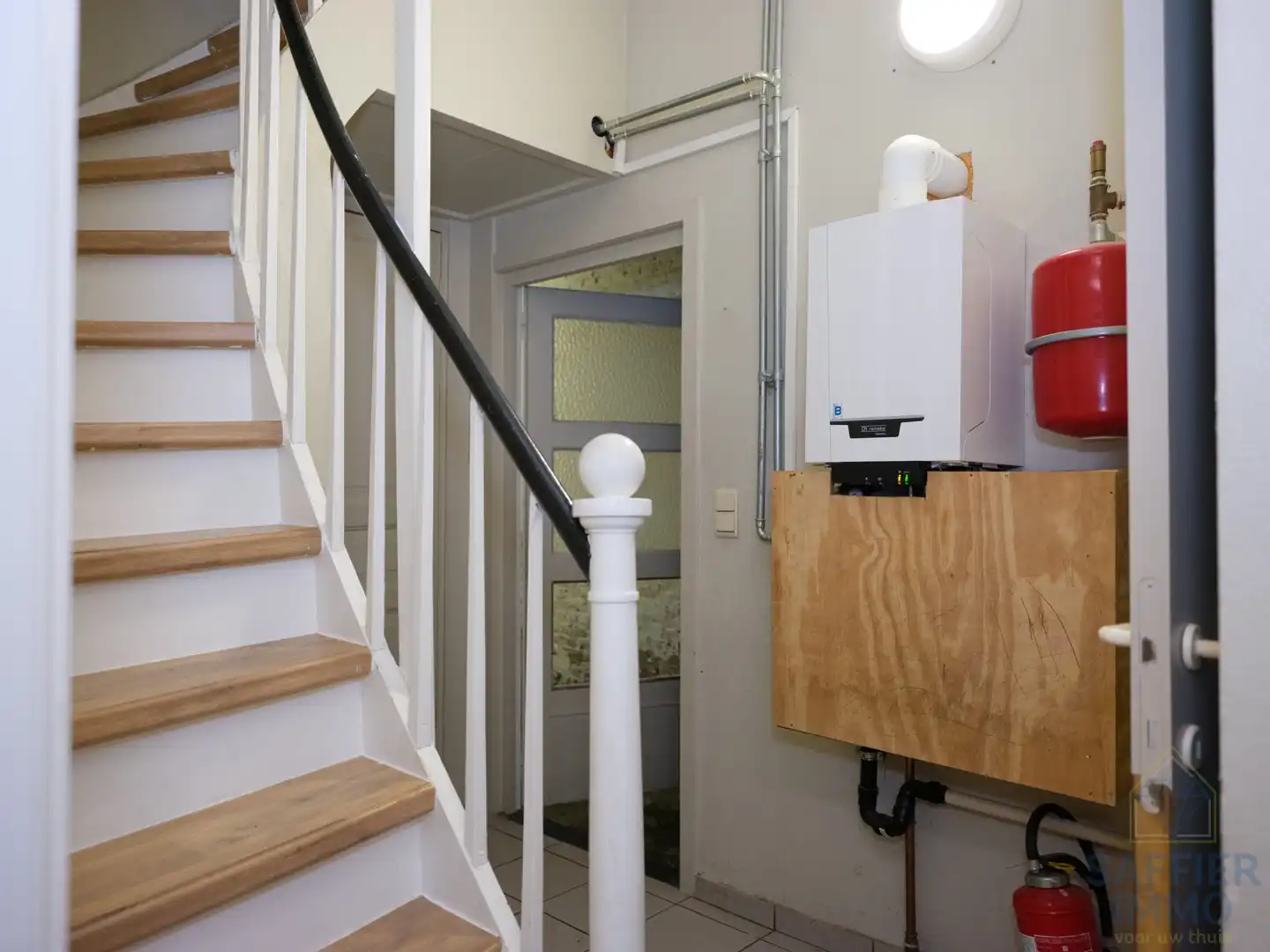 Charmante gezinswoning met tuin en uitweg achteraan op toplocatie in Ingelmunster foto 12